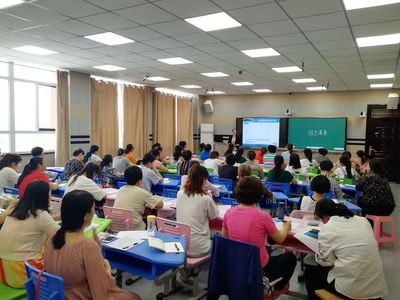 圖書館與圖木舒克市教育局攜手合作，共推教育智能化發展