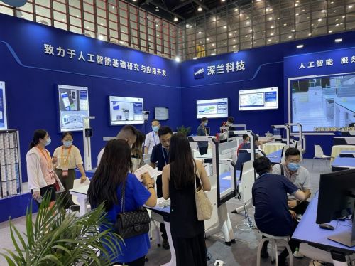 深蘭科技攜新品閃耀第四屆河南教育裝備博覽會，引領(lǐng)教育智能化新浪潮